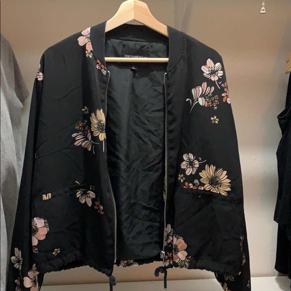 Floral jacket - Picture 3 of 3